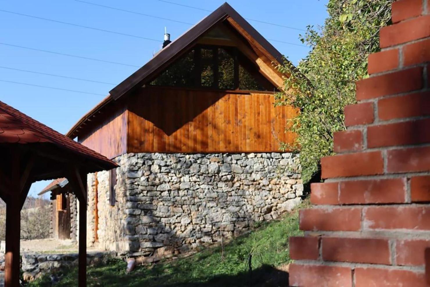 Salas U Bregu In Cheile Carasului Crasova ภายนอก รูปภาพ